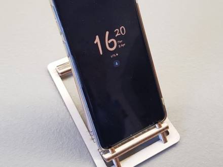 Supporto per cellulare in compensato